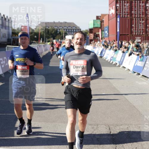 03.10.2025 - Köhlbrandbrückenlauf Jannik Wohlers http://msf.ph/oto/9118421 03.10.2025 13:03:31 Ziel 4214, 4225, 4252, 4283, 4300, 4454, 4507, 5063, 5707, 6194, 6207, 6632 meine-sportfotos.de