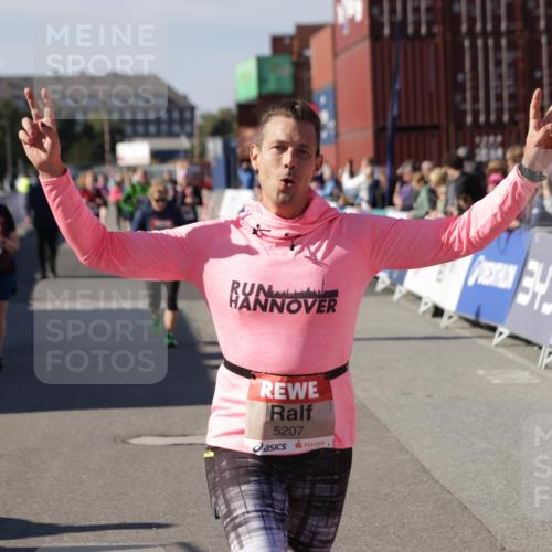 03.10.2025 - Köhlbrandbrückenlauf Jannik Wohlers http://msf.ph/oto/9118422 03.10.2025 13:34:20 Ziel 4674, 5207, 5221, 5437, 5593, 5693, 5695, 6574 meine-sportfotos.de