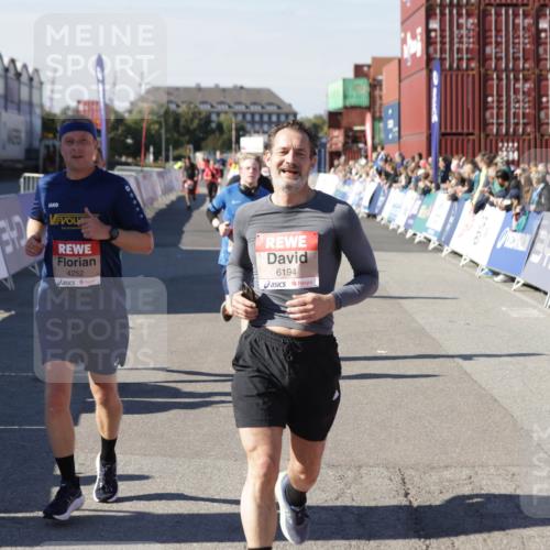 03.10.2025 - Köhlbrandbrückenlauf Jannik Wohlers http://msf.ph/oto/9118425 03.10.2025 13:03:31 Ziel 4214, 4225, 4252, 4283, 4300, 4454, 4507, 5063, 5707, 6194, 6207, 6632 meine-sportfotos.de