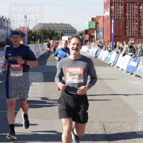 03.10.2025 - Köhlbrandbrückenlauf Jannik Wohlers http://msf.ph/oto/9118428 03.10.2025 13:03:31 Ziel 4214, 4225, 4252, 4283, 4300, 4454, 4507, 5063, 5707, 6194, 6207, 6632 meine-sportfotos.de