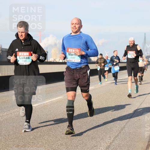 03.10.2025 - Köhlbrandbrückenlauf Lena Gebhardt http://msf.ph/oto/9118430 03.10.2025 09:44:47 Position 2 1122, 1157 meine-sportfotos.de