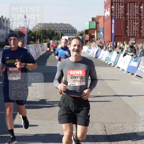 03.10.2025 - Köhlbrandbrückenlauf Jannik Wohlers http://msf.ph/oto/9118434 03.10.2025 13:03:31 Ziel 4214, 4225, 4252, 4283, 4300, 4454, 4507, 5063, 5707, 6194, 6207, 6632 meine-sportfotos.de