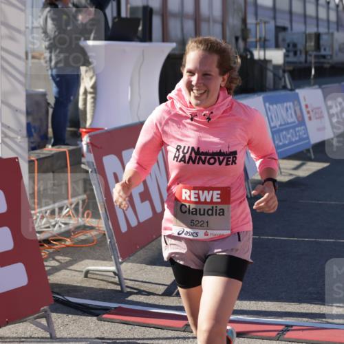 03.10.2025 - Köhlbrandbrückenlauf Jannik Wohlers http://msf.ph/oto/9118439 03.10.2025 13:34:21 Ziel 4674, 5207, 5221, 5437, 5593, 5693, 5695, 6574 meine-sportfotos.de