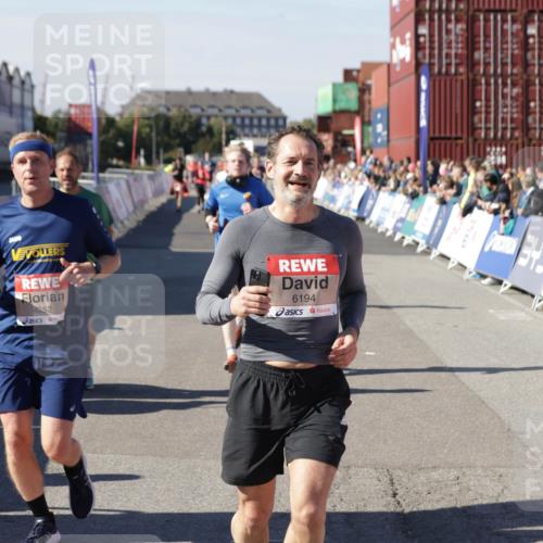 03.10.2025 - Köhlbrandbrückenlauf Jannik Wohlers http://msf.ph/oto/9118441 03.10.2025 13:03:31 Ziel 4214, 4225, 4252, 4283, 4300, 4454, 4507, 5063, 5707, 6194, 6207, 6632 meine-sportfotos.de