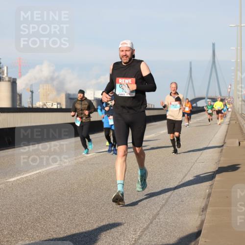 03.10.2025 - Köhlbrandbrückenlauf Lena Gebhardt http://msf.ph/oto/9118443 03.10.2025 09:44:48 Position 2  meine-sportfotos.de