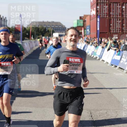03.10.2025 - Köhlbrandbrückenlauf Jannik Wohlers http://msf.ph/oto/9118450 03.10.2025 13:03:31 Ziel 4214, 4225, 4252, 4283, 4300, 4454, 4507, 5063, 5707, 6194, 6207, 6632 meine-sportfotos.de