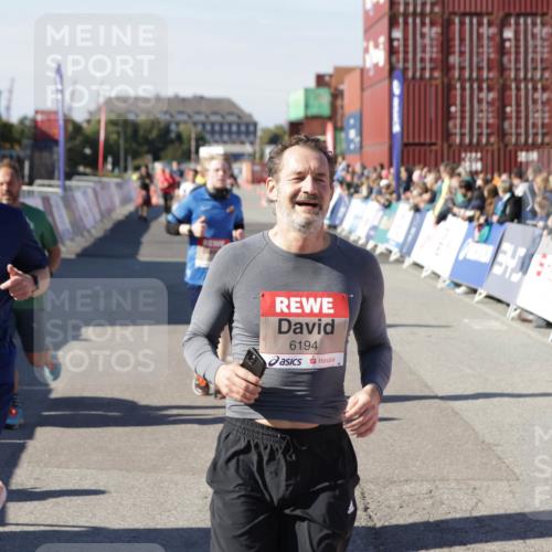 03.10.2025 - Köhlbrandbrückenlauf Jannik Wohlers http://msf.ph/oto/9118461 03.10.2025 13:03:31 Ziel 4214, 4225, 4252, 4283, 4300, 4454, 4507, 5063, 5707, 6194, 6207, 6632 meine-sportfotos.de