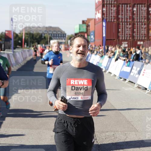 03.10.2025 - Köhlbrandbrückenlauf Jannik Wohlers http://msf.ph/oto/9118466 03.10.2025 13:03:31 Ziel 4214, 4225, 4252, 4283, 4300, 4454, 4507, 5063, 5707, 6194, 6207, 6632 meine-sportfotos.de