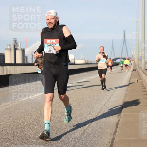 03.10.2025 - Köhlbrandbrückenlauf Lena Gebhardt http://msf.ph/oto/9118468 03.10.2025 09:44:49 Position 2  meine-sportfotos.de