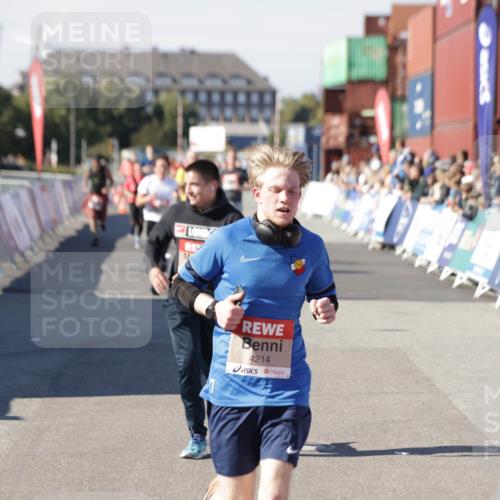 03.10.2025 - Köhlbrandbrückenlauf Jannik Wohlers http://msf.ph/oto/9118470 03.10.2025 13:03:32 Ziel 4214, 4225, 4252, 4283, 4300, 4422, 4454, 4507, 5707, 6194, 6207, 6632 meine-sportfotos.de