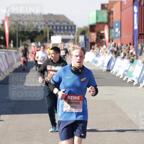 03.10.2025 - Köhlbrandbrückenlauf Jannik Wohlers http://msf.ph/oto/9118473 03.10.2025 13:03:32 Ziel 4214, 4225, 4252, 4283, 4300, 4422, 4454, 4507, 5707, 6194, 6207, 6632 meine-sportfotos.de
