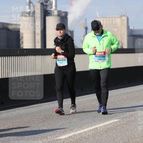 03.10.2025 - Köhlbrandbrückenlauf Lena Gebhardt http://msf.ph/oto/9118474 03.10.2025 10:25:22 Position 2 1241, 3396 meine-sportfotos.de