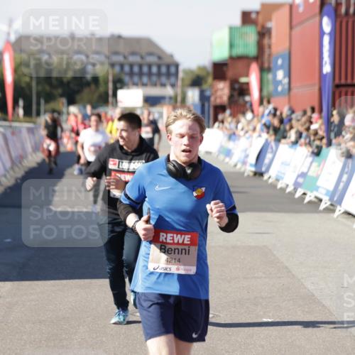 03.10.2025 - Köhlbrandbrückenlauf Jannik Wohlers http://msf.ph/oto/9118476 03.10.2025 13:03:32 Ziel 4214, 4225, 4252, 4283, 4300, 4422, 4454, 4507, 5707, 6194, 6207, 6632 meine-sportfotos.de