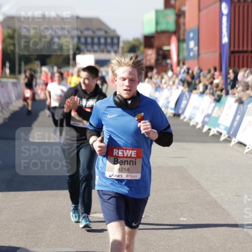 03.10.2025 - Köhlbrandbrückenlauf Jannik Wohlers http://msf.ph/oto/9118485 03.10.2025 13:03:32 Ziel 4214, 4225, 4252, 4283, 4300, 4422, 4454, 4507, 5707, 6194, 6207, 6632 meine-sportfotos.de