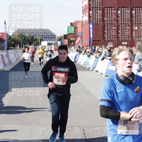 03.10.2025 - Köhlbrandbrückenlauf Jannik Wohlers http://msf.ph/oto/9118499 03.10.2025 13:03:34 Ziel 4214, 4225, 4252, 4300, 4422, 4454, 4507, 5707, 5799, 6025, 6194, 6207, 6632 meine-sportfotos.de