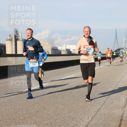 03.10.2025 - Köhlbrandbrückenlauf Lena Gebhardt http://msf.ph/oto/9118503 03.10.2025 09:44:50 Position 2 2959, 1262, 082 meine-sportfotos.de