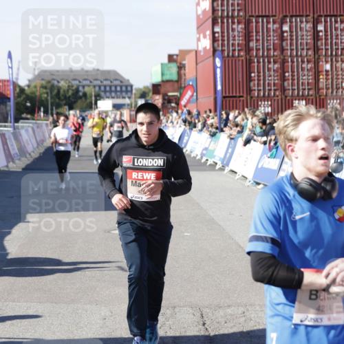 03.10.2025 - Köhlbrandbrückenlauf Jannik Wohlers http://msf.ph/oto/9118504 03.10.2025 13:03:34 Ziel 4214, 4225, 4252, 4300, 4422, 4454, 4507, 5707, 5799, 6025, 6194, 6207, 6632 meine-sportfotos.de