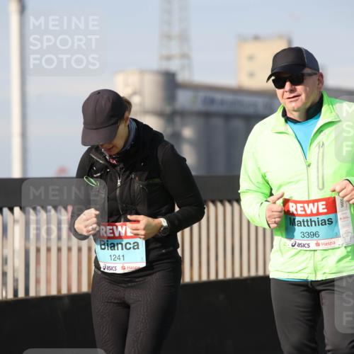 03.10.2025 - Köhlbrandbrückenlauf Lena Gebhardt http://msf.ph/oto/9118506 03.10.2025 10:25:24 Position 2 1241, 3396 meine-sportfotos.de