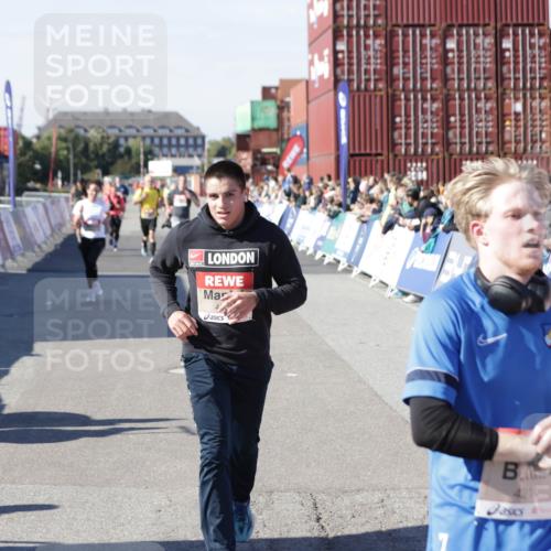 03.10.2025 - Köhlbrandbrückenlauf Jannik Wohlers http://msf.ph/oto/9118507 03.10.2025 13:03:34 Ziel 4214, 4225, 4252, 4300, 4422, 4454, 4507, 5707, 5799, 6025, 6194, 6207, 6632 meine-sportfotos.de
