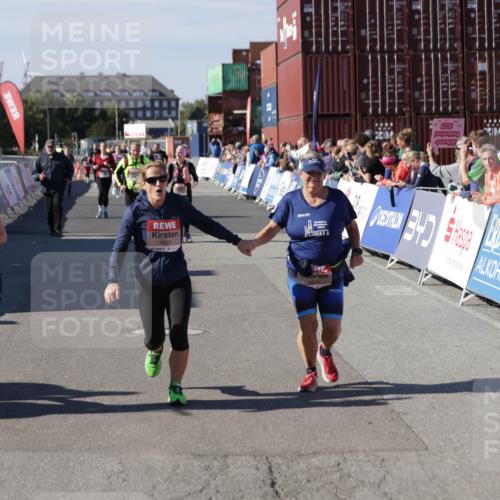 03.10.2025 - Köhlbrandbrückenlauf Jannik Wohlers http://msf.ph/oto/9118509 03.10.2025 13:34:24 Ziel 4674, 5207, 5221, 5437, 5693, 5695 meine-sportfotos.de