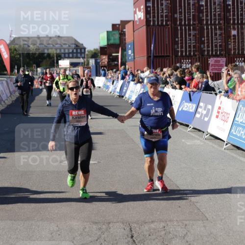 03.10.2025 - Köhlbrandbrückenlauf Jannik Wohlers http://msf.ph/oto/9118513 03.10.2025 13:34:24 Ziel 4674, 5207, 5221, 5437, 5693, 5695 meine-sportfotos.de
