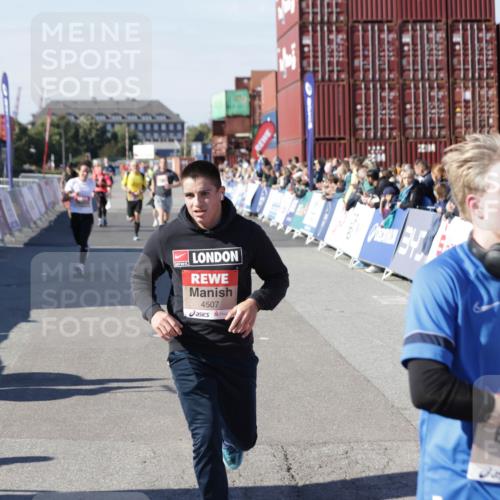 03.10.2025 - Köhlbrandbrückenlauf Jannik Wohlers http://msf.ph/oto/9118516 03.10.2025 13:03:34 Ziel 4214, 4225, 4252, 4300, 4422, 4454, 4507, 5707, 5799, 6025, 6194, 6207, 6632 meine-sportfotos.de