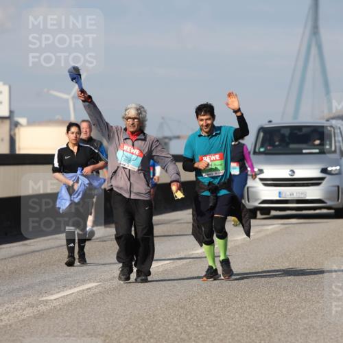 03.10.2025 - Köhlbrandbrückenlauf Lena Gebhardt http://msf.ph/oto/9118523 03.10.2025 10:25:43 Position 2 3199 meine-sportfotos.de