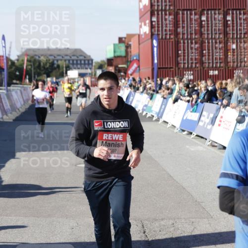 03.10.2025 - Köhlbrandbrückenlauf Jannik Wohlers http://msf.ph/oto/9118530 03.10.2025 13:03:35 Ziel 4214, 4225, 4252, 4300, 4422, 4454, 4507, 5707, 5799, 6025, 6194, 6207, 6632 meine-sportfotos.de