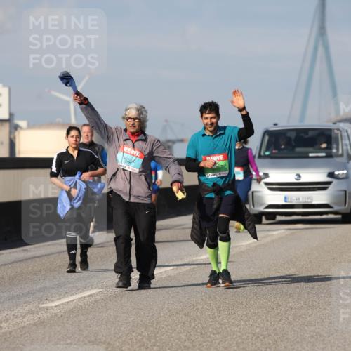 03.10.2025 - Köhlbrandbrückenlauf Lena Gebhardt http://msf.ph/oto/9118532 03.10.2025 10:25:43 Position 2 377 meine-sportfotos.de