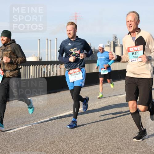 03.10.2025 - Köhlbrandbrückenlauf Lena Gebhardt http://msf.ph/oto/9118536 03.10.2025 09:44:51 Position 2 1262, 1082 meine-sportfotos.de
