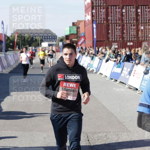 03.10.2025 - Köhlbrandbrückenlauf Jannik Wohlers http://msf.ph/oto/9118537 03.10.2025 13:03:35 Ziel 4214, 4225, 4252, 4300, 4422, 4454, 4507, 5707, 5799, 6025, 6194, 6207, 6632 meine-sportfotos.de