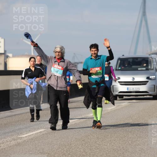 03.10.2025 - Köhlbrandbrückenlauf Lena Gebhardt http://msf.ph/oto/9118539 03.10.2025 10:25:44 Position 2 3774, 9702 meine-sportfotos.de
