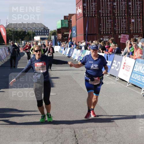 03.10.2025 - Köhlbrandbrückenlauf Jannik Wohlers http://msf.ph/oto/9118543 03.10.2025 13:34:24 Ziel 4674, 5207, 5221, 5437, 5693, 5695 meine-sportfotos.de
