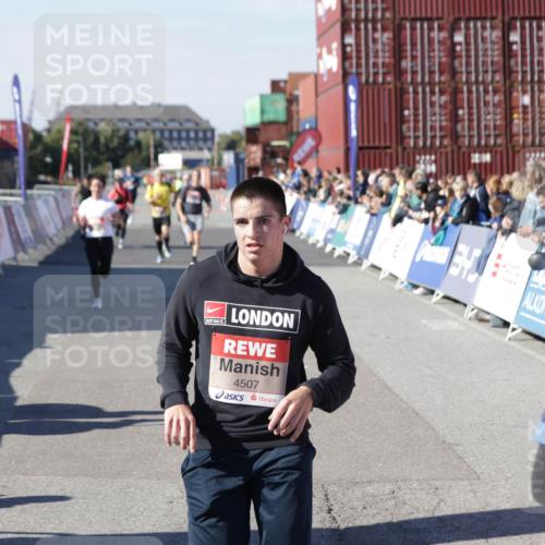 03.10.2025 - Köhlbrandbrückenlauf Jannik Wohlers http://msf.ph/oto/9118544 03.10.2025 13:03:35 Ziel 4214, 4225, 4252, 4300, 4422, 4454, 4507, 5707, 5799, 6025, 6194, 6207, 6632 meine-sportfotos.de