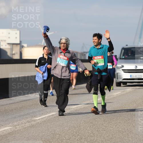 03.10.2025 - Köhlbrandbrückenlauf Lena Gebhardt http://msf.ph/oto/9118545 03.10.2025 10:25:44 Position 2 3774, 02, 111 meine-sportfotos.de