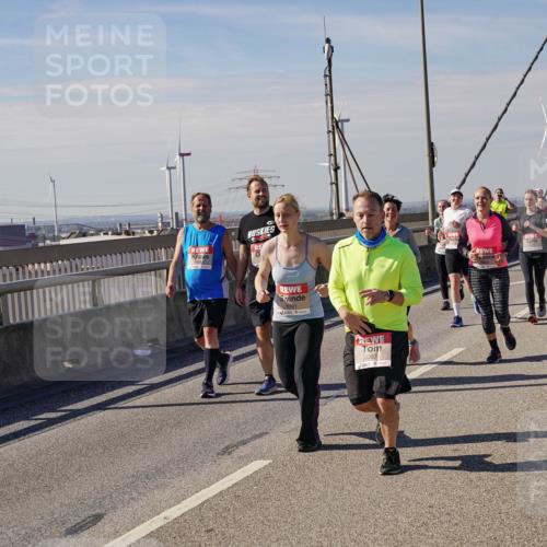 03.10.2025 - Köhlbrandbrückenlauf Michael Burmester http://msf.ph/oto/9118547 03.10.2025 12:59:52 Position 2 6287 meine-sportfotos.de