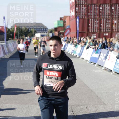 03.10.2025 - Köhlbrandbrückenlauf Jannik Wohlers http://msf.ph/oto/9118549 03.10.2025 13:03:35 Ziel 4214, 4225, 4252, 4300, 4422, 4454, 4507, 5707, 5799, 6025, 6194, 6207, 6632 meine-sportfotos.de