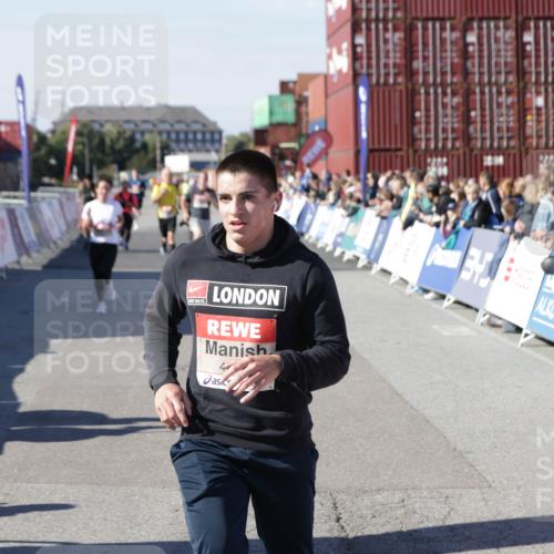 03.10.2025 - Köhlbrandbrückenlauf Jannik Wohlers http://msf.ph/oto/9118552 03.10.2025 13:03:35 Ziel 4214, 4225, 4252, 4300, 4422, 4454, 4507, 5707, 5799, 6025, 6194, 6207, 6632 meine-sportfotos.de