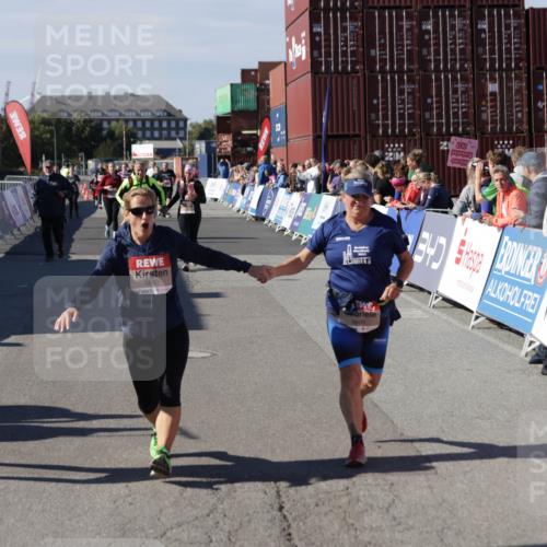 03.10.2025 - Köhlbrandbrückenlauf Jannik Wohlers http://msf.ph/oto/9118555 03.10.2025 13:34:24 Ziel 4674, 5207, 5221, 5437, 5693, 5695 meine-sportfotos.de