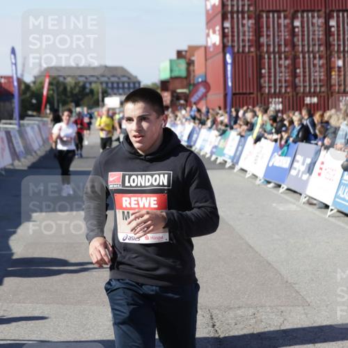 03.10.2025 - Köhlbrandbrückenlauf Jannik Wohlers http://msf.ph/oto/9118557 03.10.2025 13:03:35 Ziel 4214, 4225, 4252, 4300, 4422, 4454, 4507, 5707, 5799, 6025, 6194, 6207, 6632 meine-sportfotos.de
