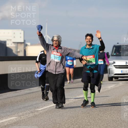03.10.2025 - Köhlbrandbrückenlauf Lena Gebhardt http://msf.ph/oto/9118560 03.10.2025 10:25:45 Position 2 3774, 9702 meine-sportfotos.de