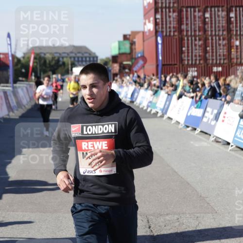 03.10.2025 - Köhlbrandbrückenlauf Jannik Wohlers http://msf.ph/oto/9118562 03.10.2025 13:03:35 Ziel 4214, 4225, 4252, 4300, 4422, 4454, 4507, 5707, 5799, 6025, 6194, 6207, 6632 meine-sportfotos.de