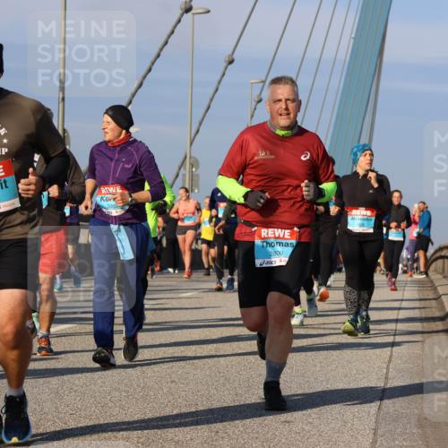 03.10.2025 - Köhlbrandbrückenlauf Strokosch-Dieckow http://msf.ph/oto/9118564 03.10.2025 09:52:29 Position 2 2172, 2885, 2800 meine-sportfotos.de