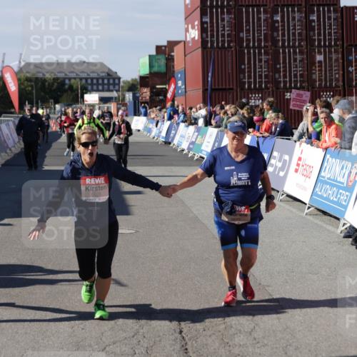 03.10.2025 - Köhlbrandbrückenlauf Jannik Wohlers http://msf.ph/oto/9118566 03.10.2025 13:34:25 Ziel 4674, 4702, 4754, 5207, 5221, 5437, 5693, 5695 meine-sportfotos.de