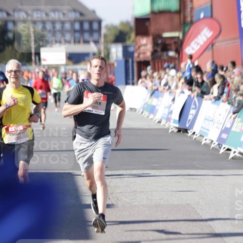 03.10.2025 - Köhlbrandbrückenlauf Jannik Wohlers http://msf.ph/oto/9118580 03.10.2025 13:03:37 Ziel 4063, 4214, 4252, 4274, 4300, 4422, 4454, 4507, 5639, 5707, 5799, 6025, 6194, 6207 meine-sportfotos.de