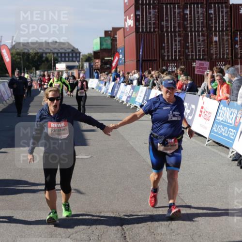 03.10.2025 - Köhlbrandbrückenlauf Jannik Wohlers http://msf.ph/oto/9118584 03.10.2025 13:34:25 Ziel 4674, 4702, 4754, 5207, 5221, 5437, 5693, 5695 meine-sportfotos.de