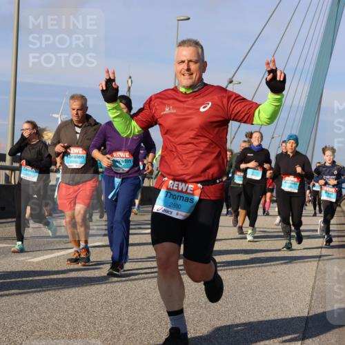 03.10.2025 - Köhlbrandbrückenlauf Strokosch-Dieckow http://msf.ph/oto/9118585 03.10.2025 09:52:31 Position 2 2641, 2886, 2800 meine-sportfotos.de