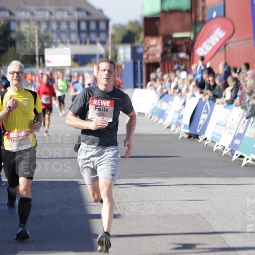 03.10.2025 - Köhlbrandbrückenlauf Jannik Wohlers http://msf.ph/oto/9118586 03.10.2025 13:03:38 Ziel 4063, 4214, 4252, 4274, 4300, 4422, 4454, 4507, 5639, 5707, 5799, 6025, 6194, 6207 meine-sportfotos.de