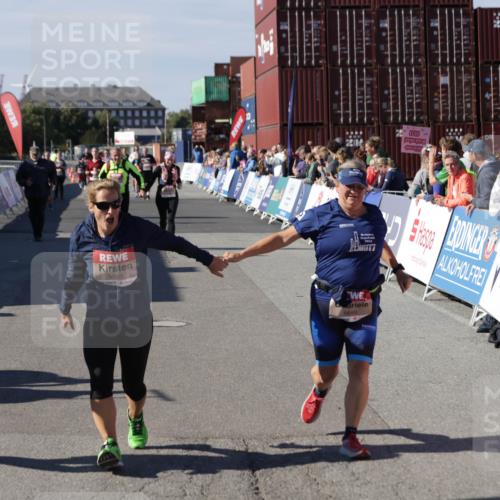 03.10.2025 - Köhlbrandbrückenlauf Jannik Wohlers http://msf.ph/oto/9118589 03.10.2025 13:34:25 Ziel 4674, 4702, 4754, 5207, 5221, 5437, 5693, 5695 meine-sportfotos.de