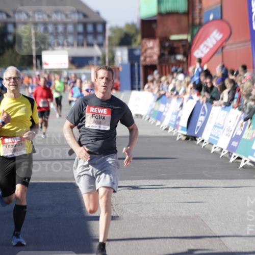 03.10.2025 - Köhlbrandbrückenlauf Jannik Wohlers http://msf.ph/oto/9118591 03.10.2025 13:03:38 Ziel 4063, 4214, 4252, 4274, 4300, 4422, 4454, 4507, 5639, 5707, 5799, 6025, 6194, 6207 meine-sportfotos.de